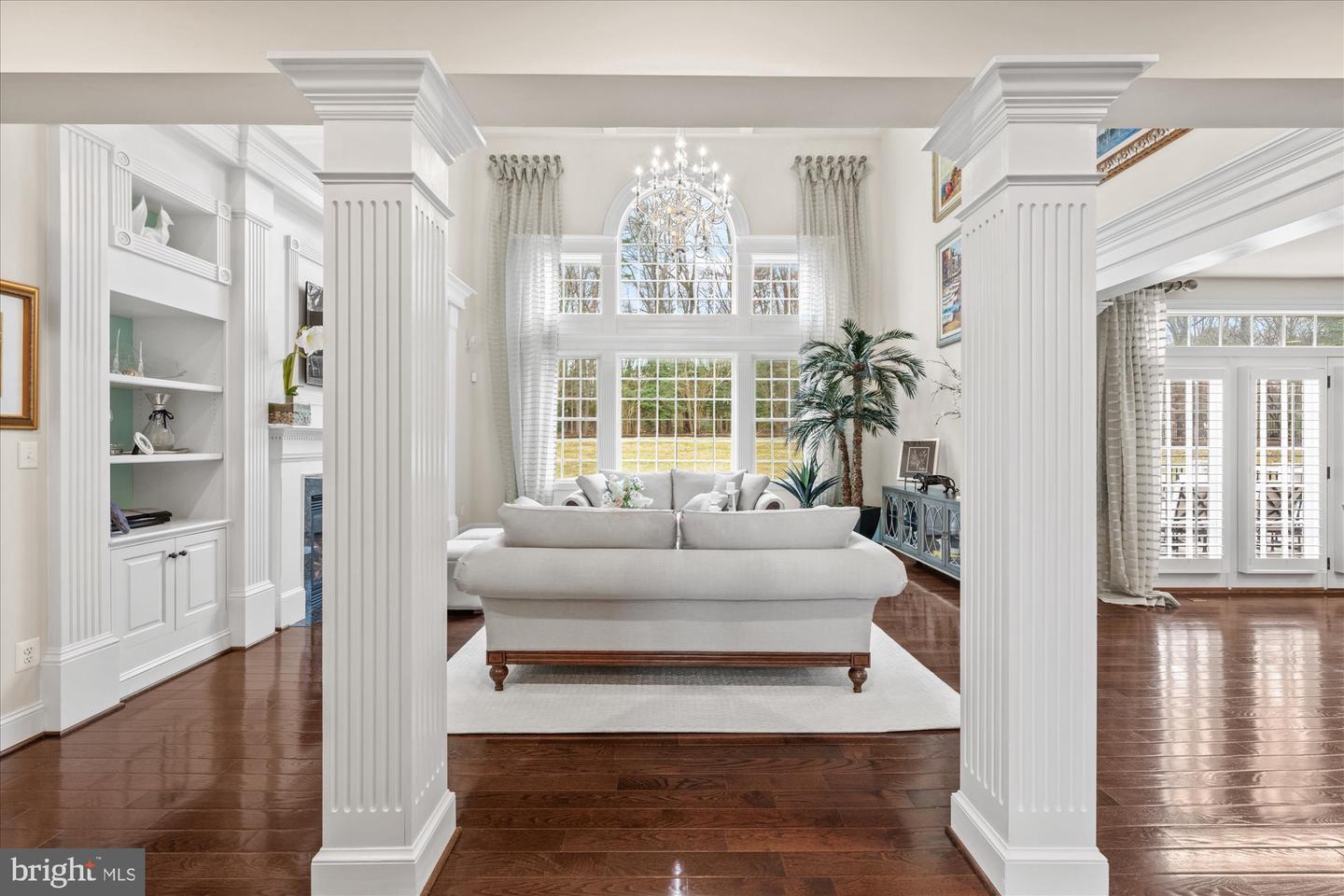 1678 Hunting Crest Way