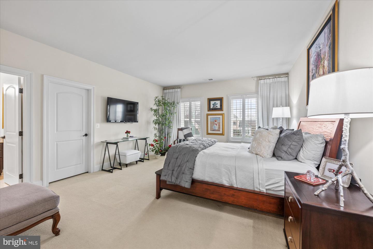 1678 Hunting Crest Way
