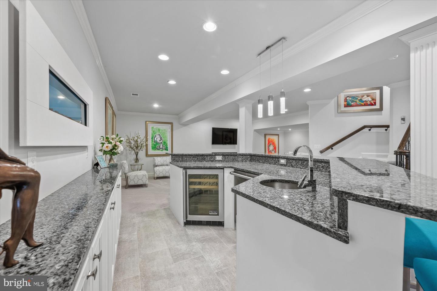 1678 Hunting Crest Way