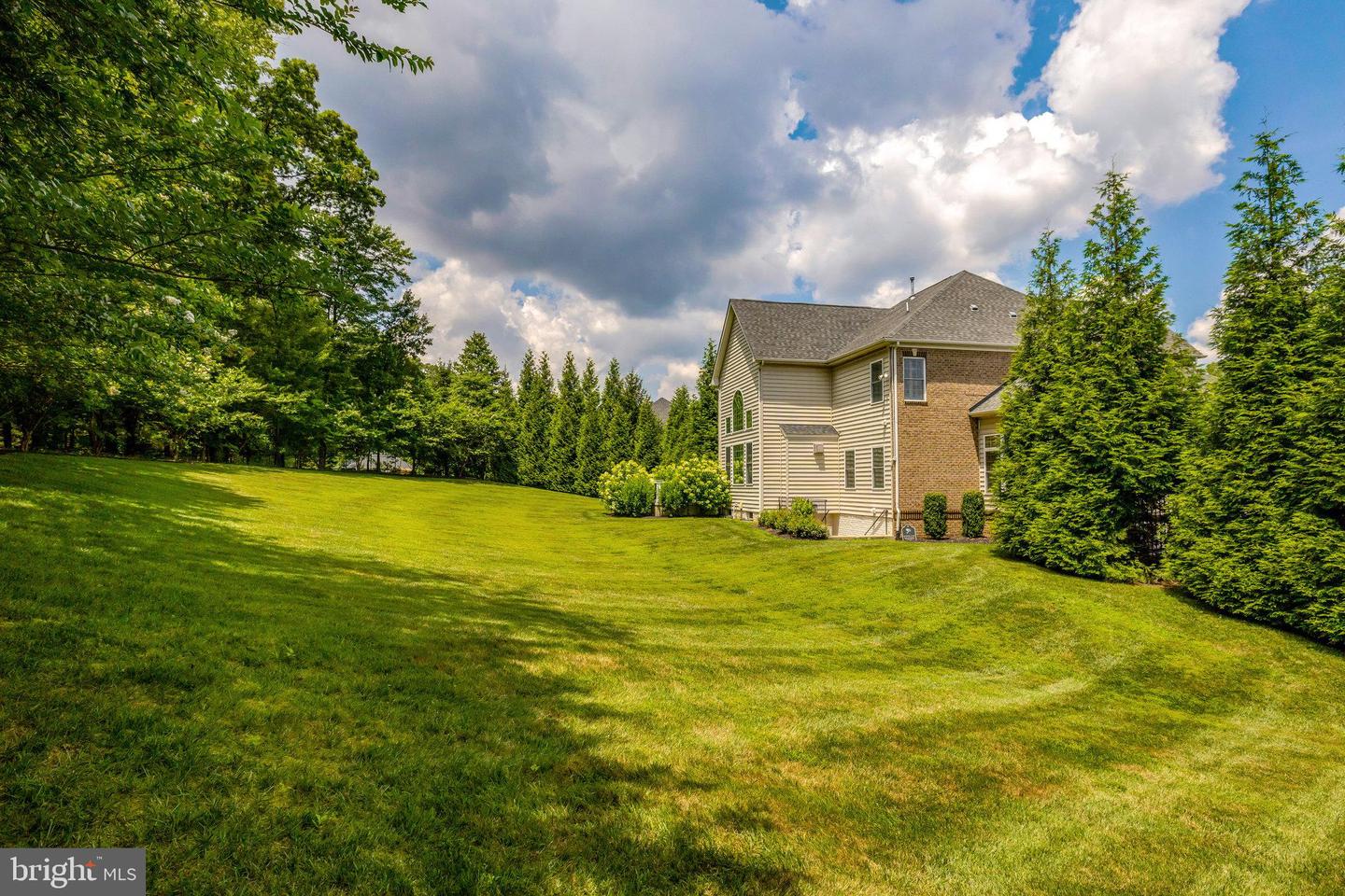1678 Hunting Crest Way