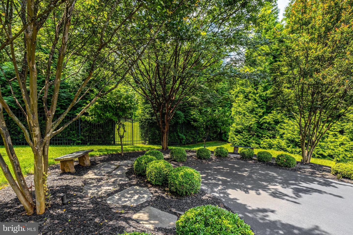 1678 Hunting Crest Way