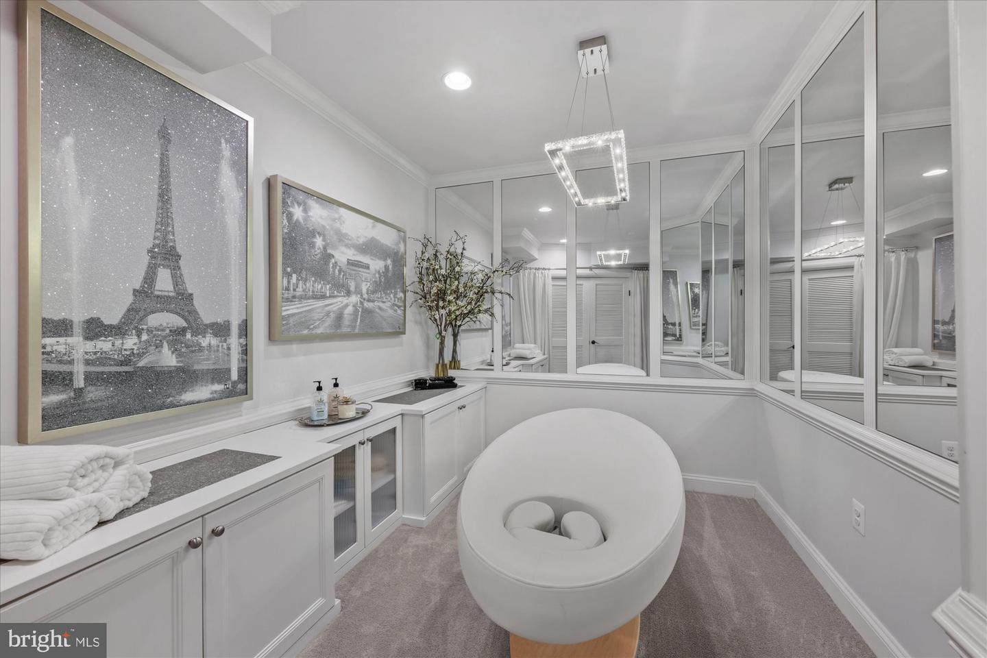 1678 Hunting Crest Way