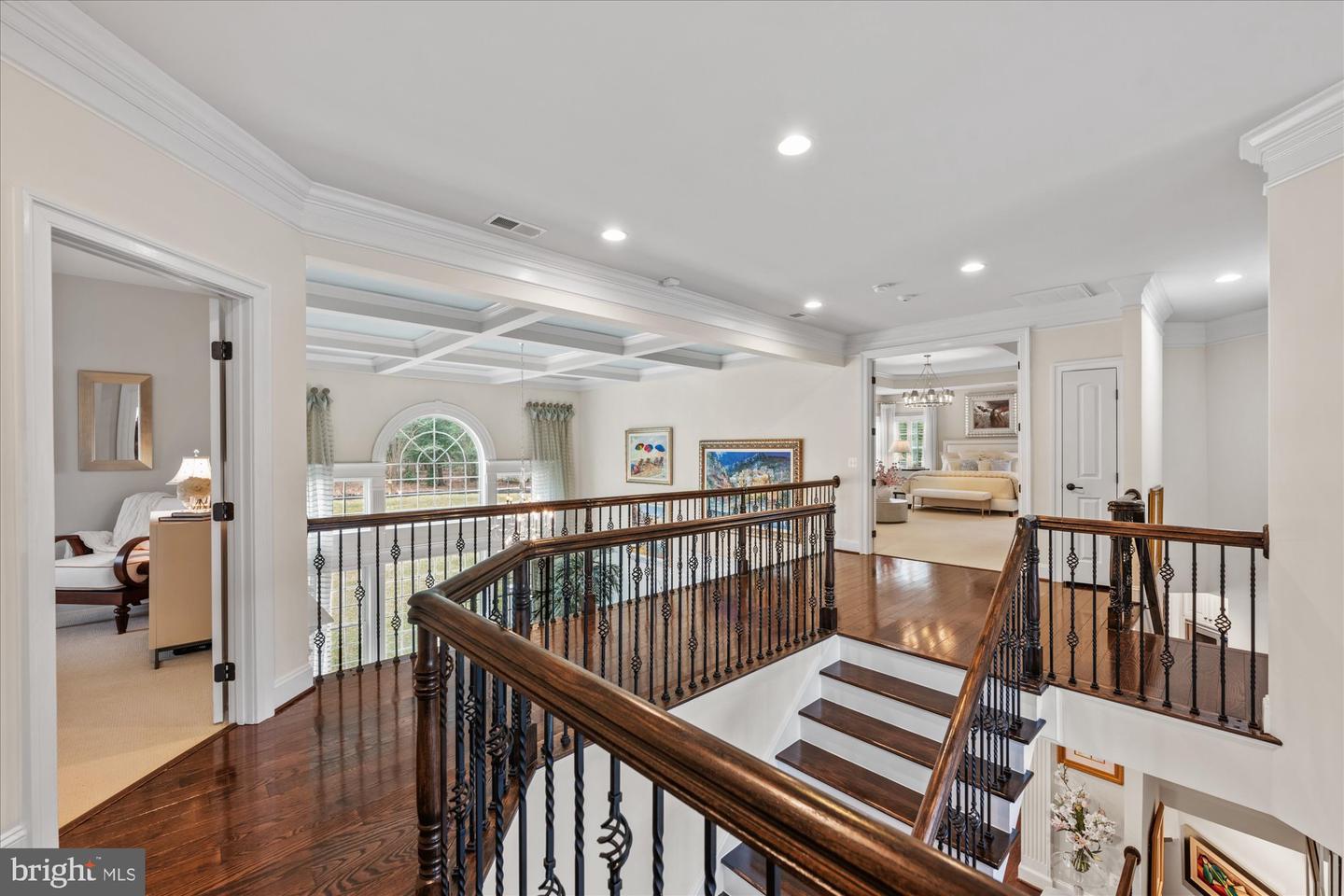 1678 Hunting Crest Way