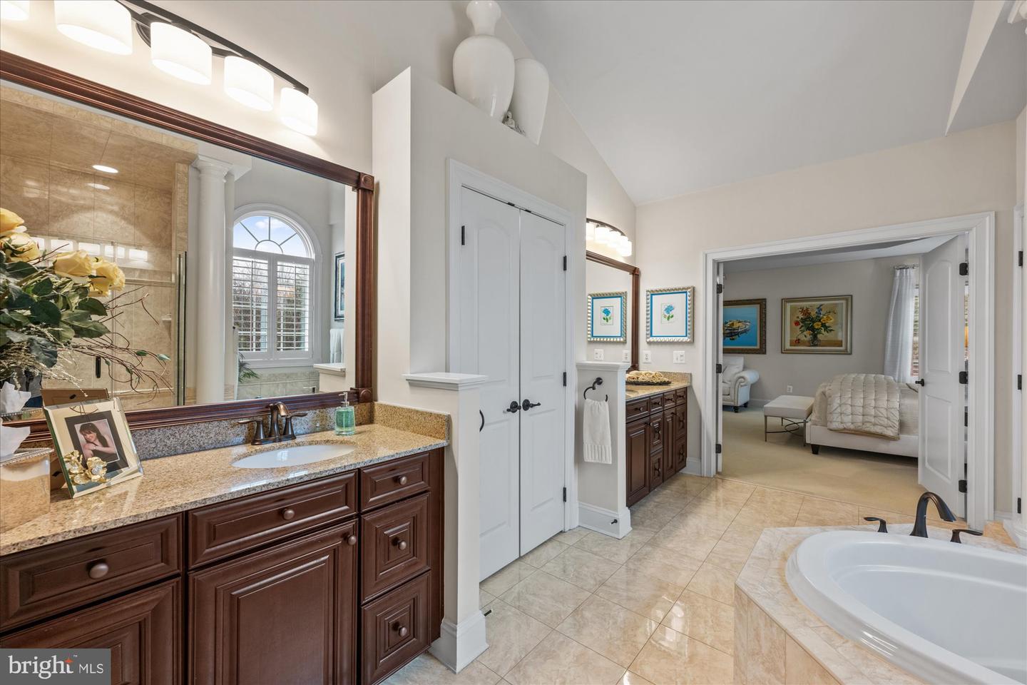 1678 Hunting Crest Way