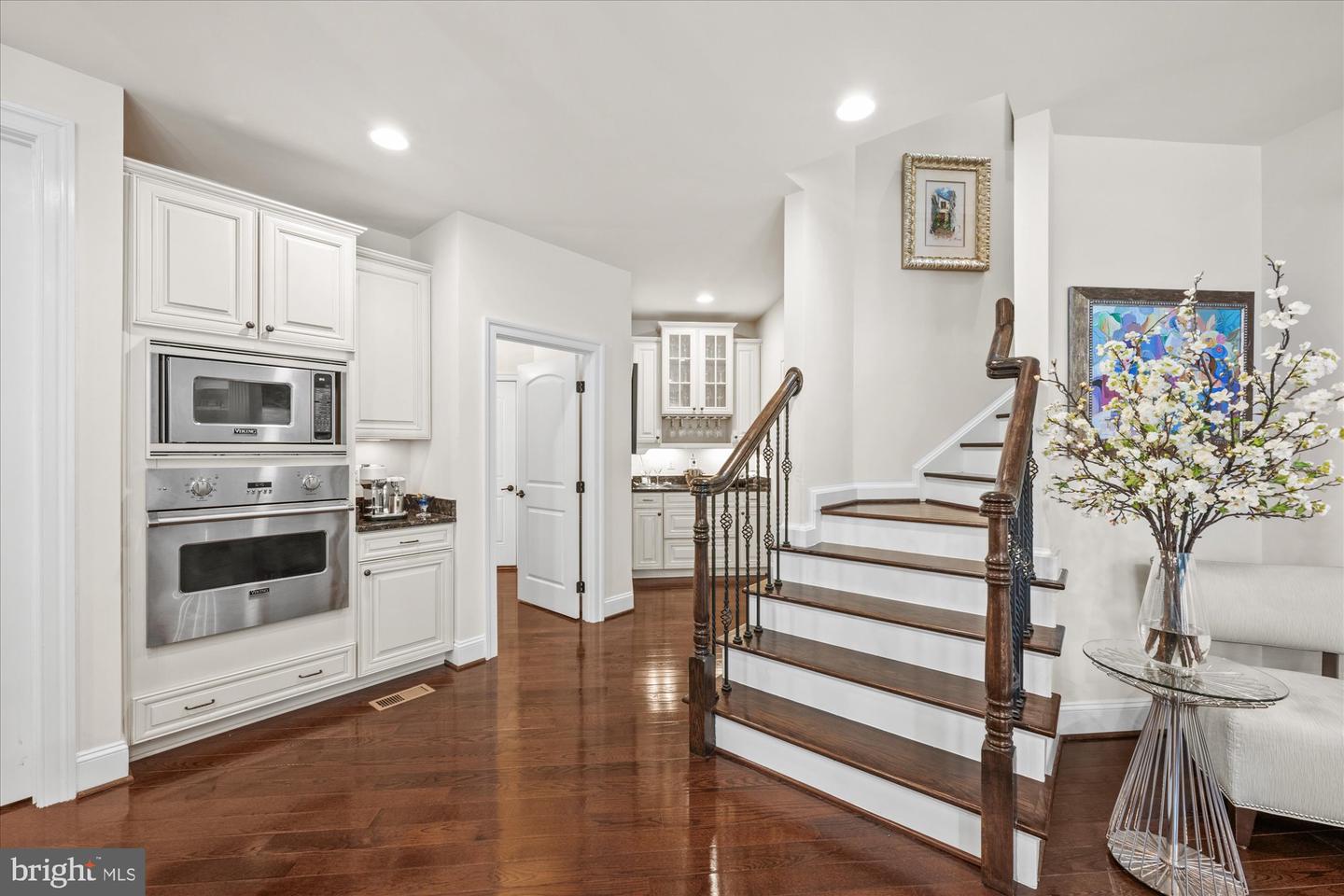 1678 Hunting Crest Way