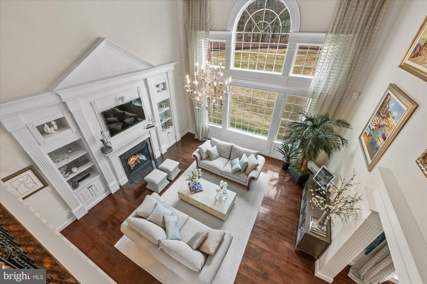 1678 Hunting Crest Way