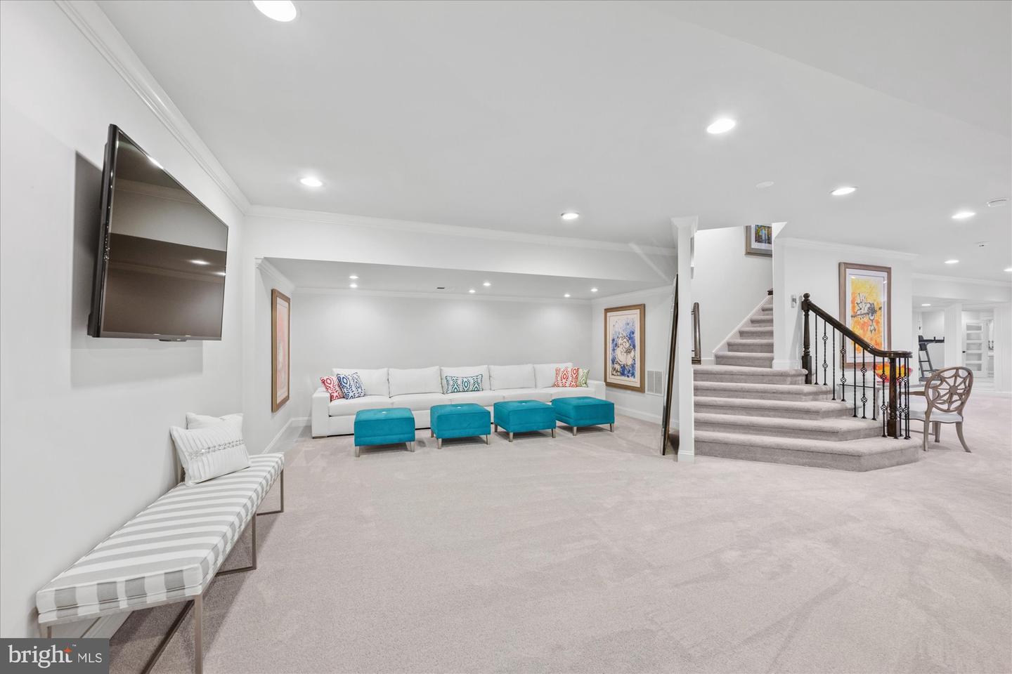 1678 Hunting Crest Way