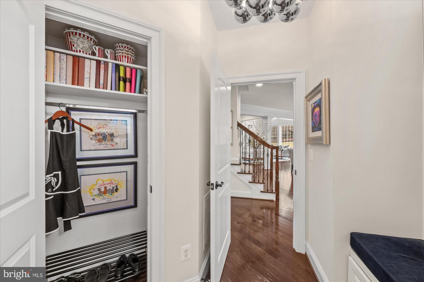 1678 Hunting Crest Way