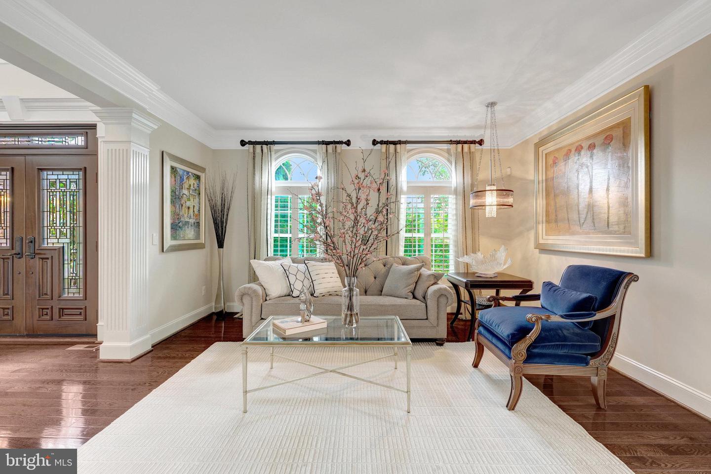 1678 Hunting Crest Way