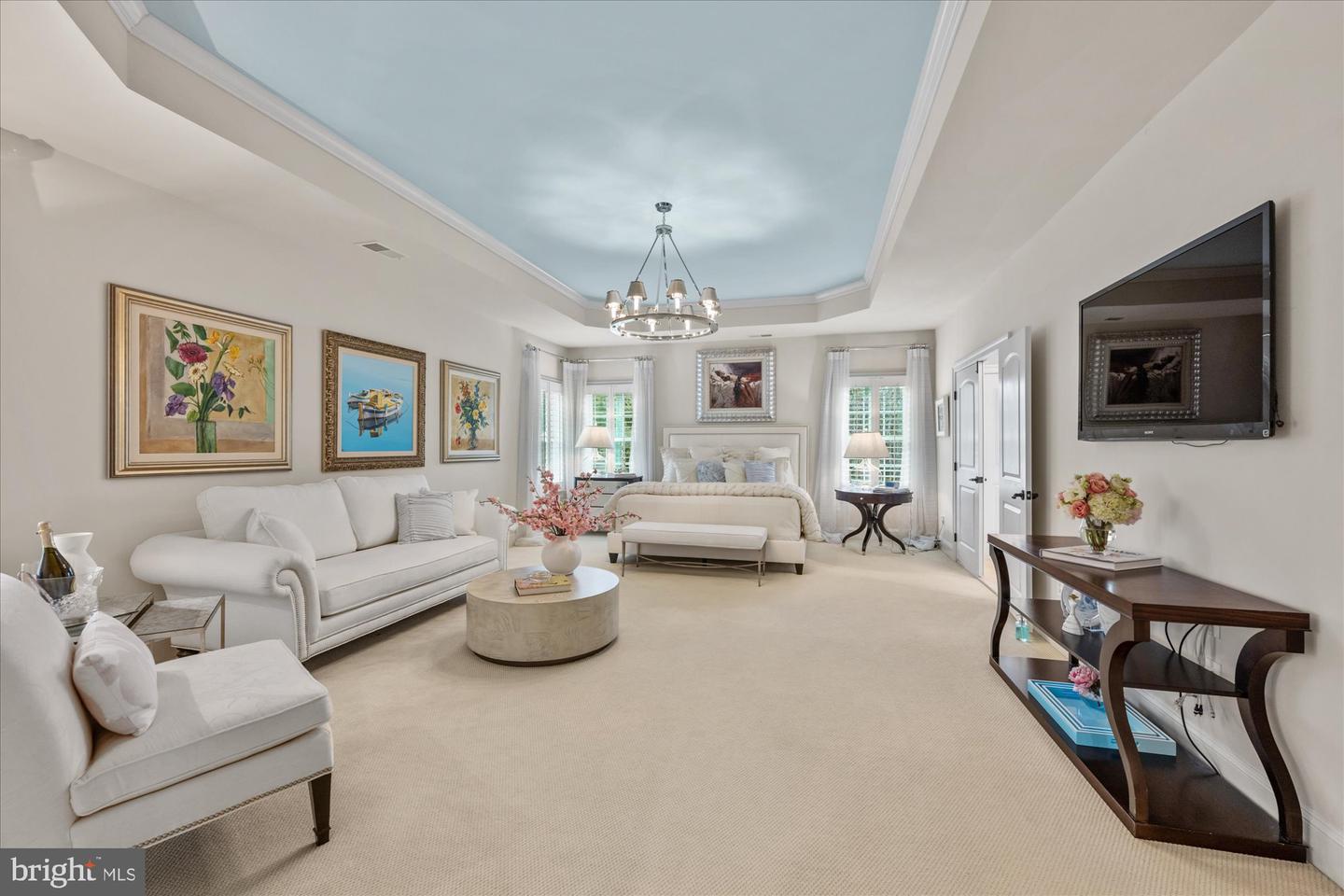 1678 Hunting Crest Way