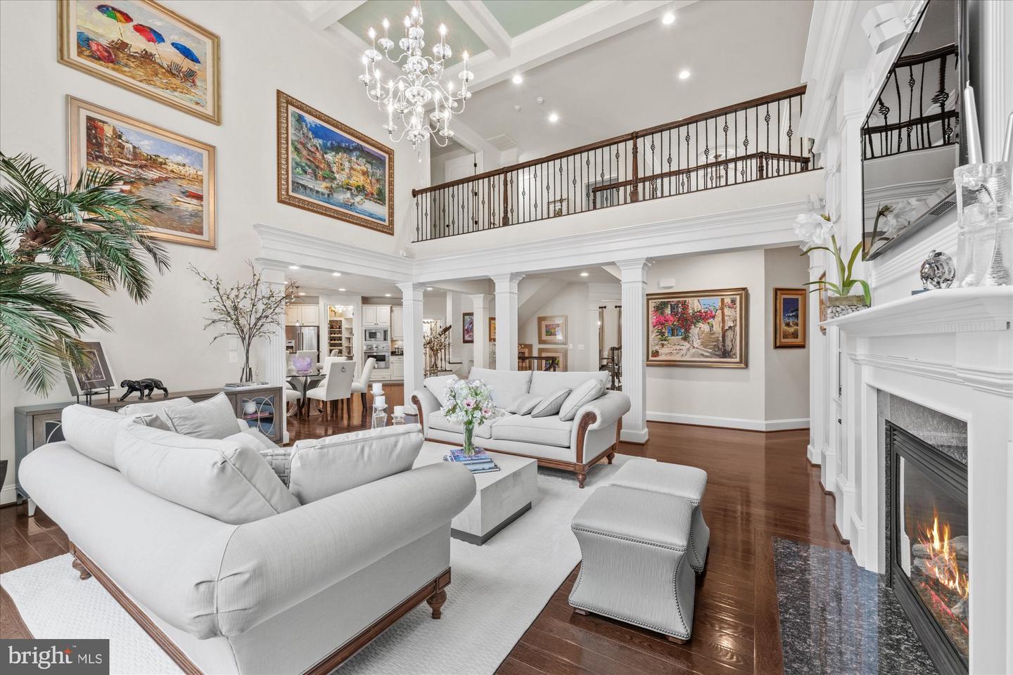 1678 Hunting Crest Way
