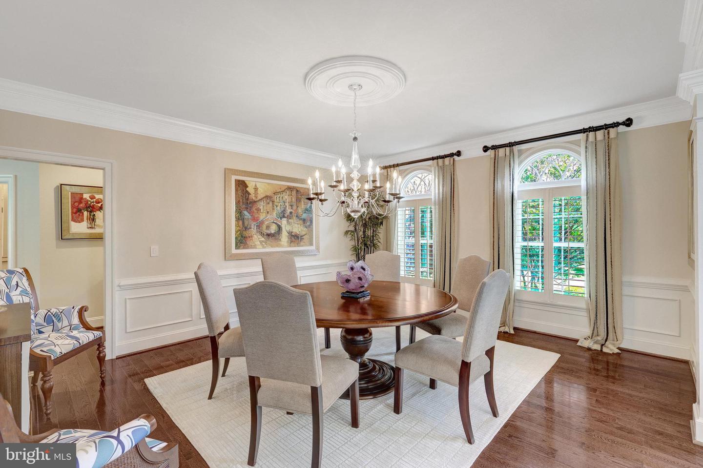 1678 Hunting Crest Way