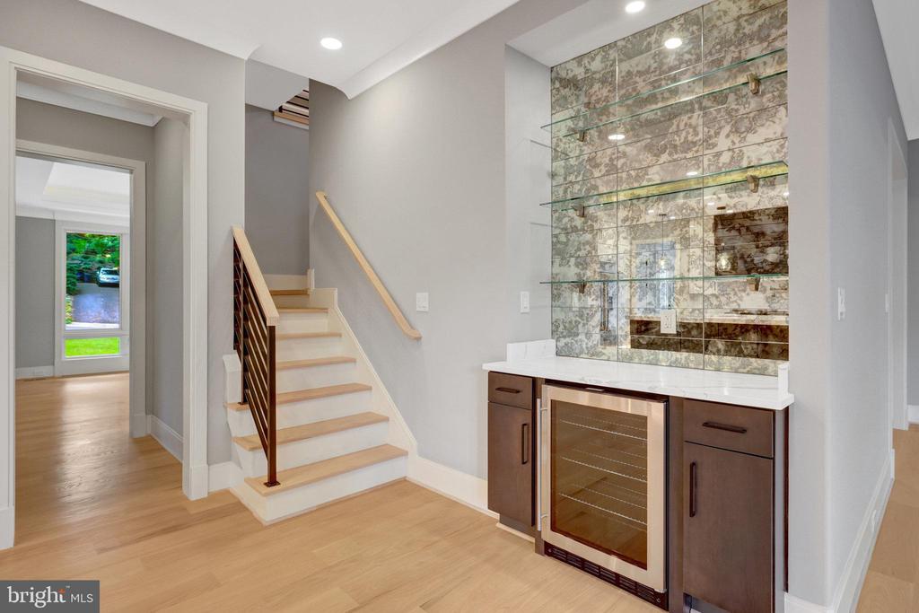 6226 KELLOGG DRIVE