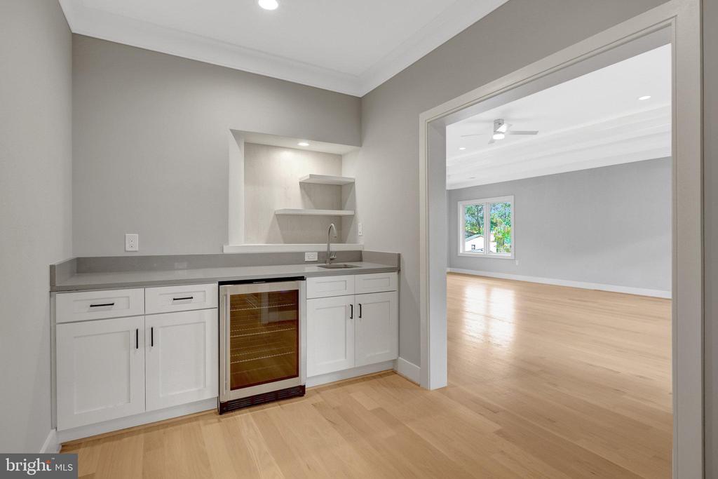 6226 KELLOGG DRIVE