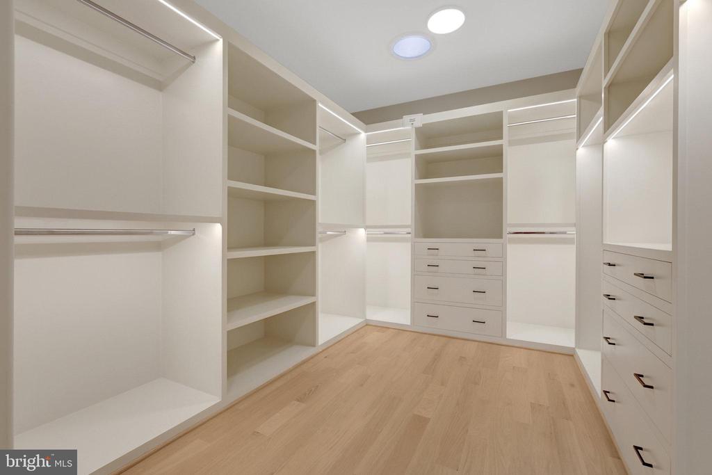 6226 KELLOGG DRIVE