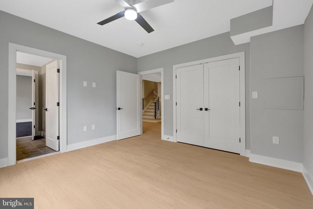 6226 KELLOGG DRIVE