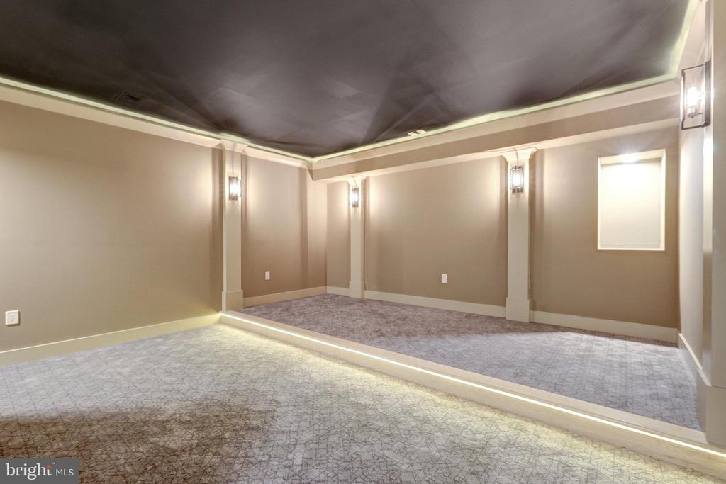 6226 KELLOGG DRIVE