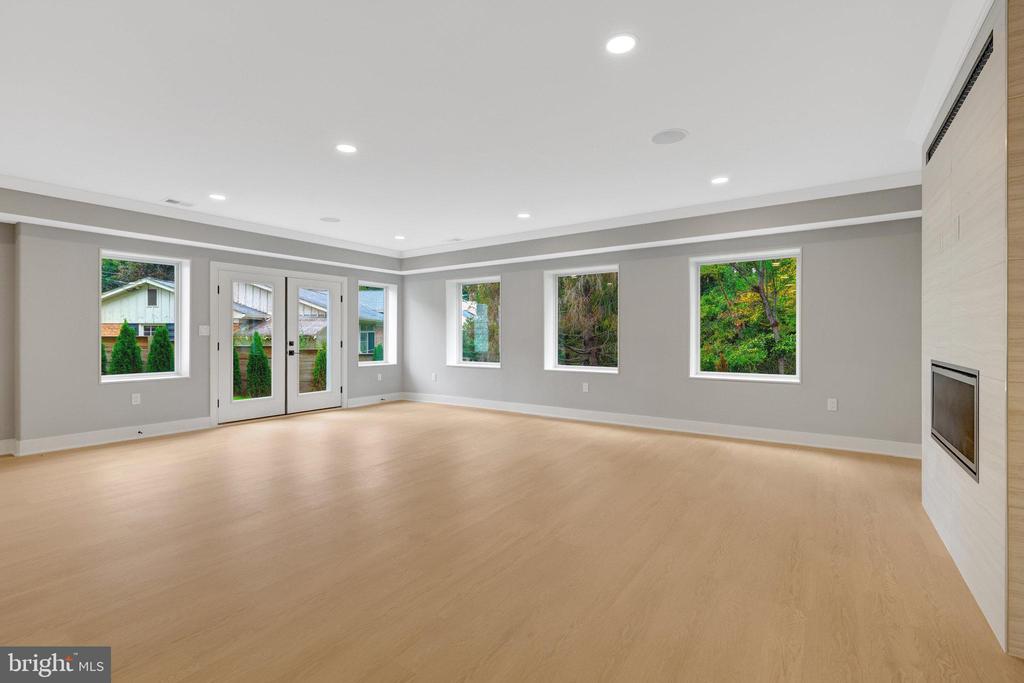 6226 KELLOGG DRIVE