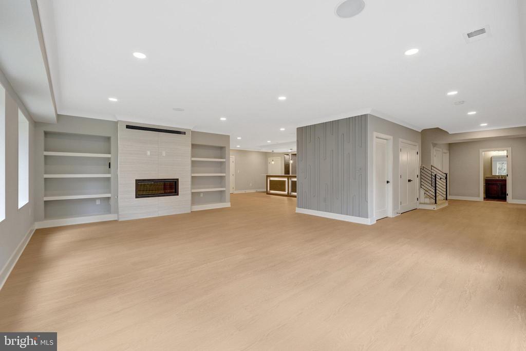 6226 KELLOGG DRIVE