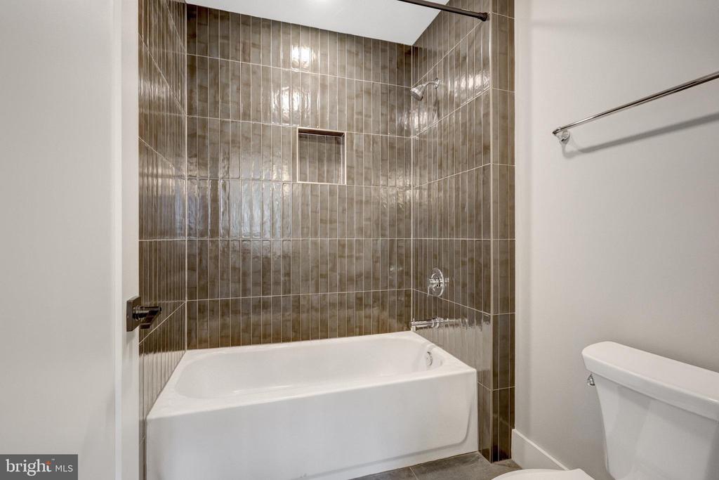 6226 KELLOGG DRIVE