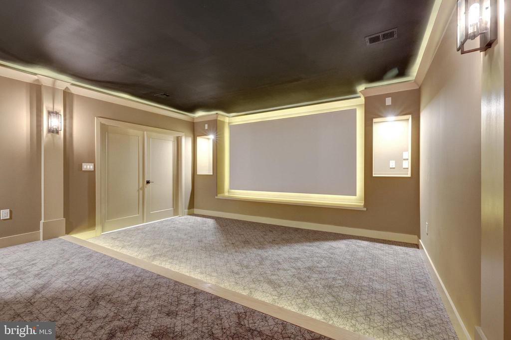 6226 KELLOGG DRIVE