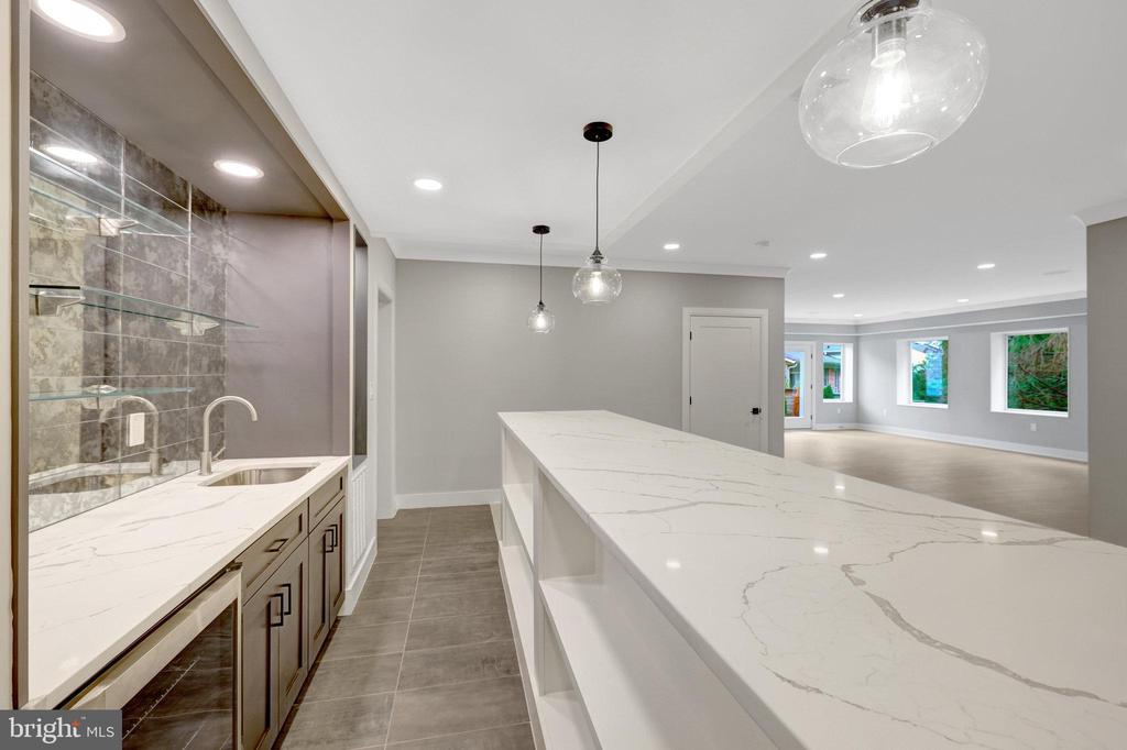 6226 KELLOGG DRIVE