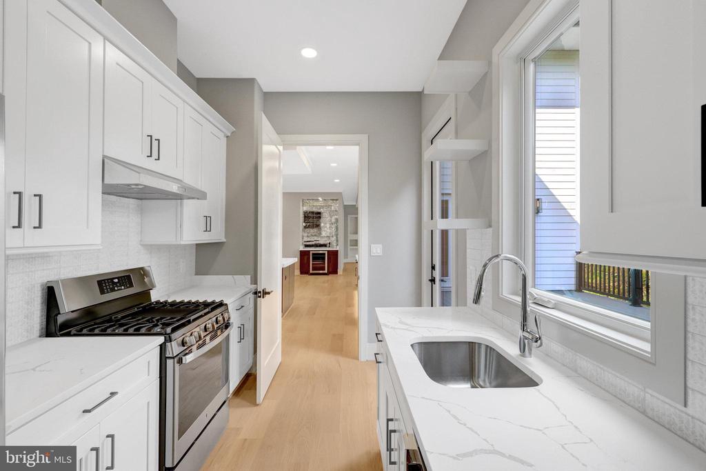 6226 KELLOGG DRIVE