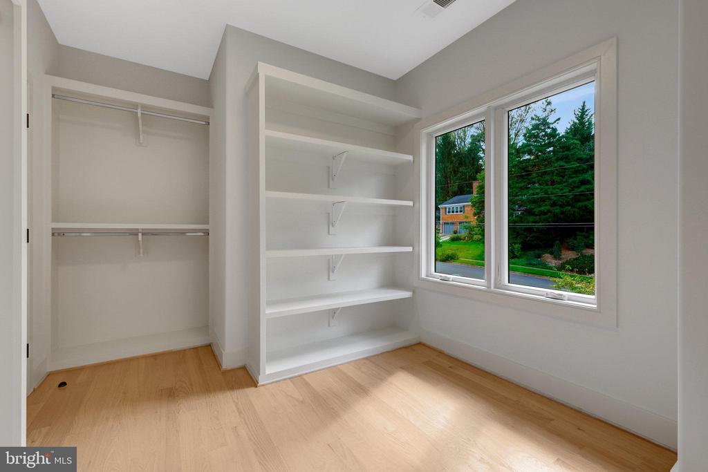 6226 KELLOGG DRIVE