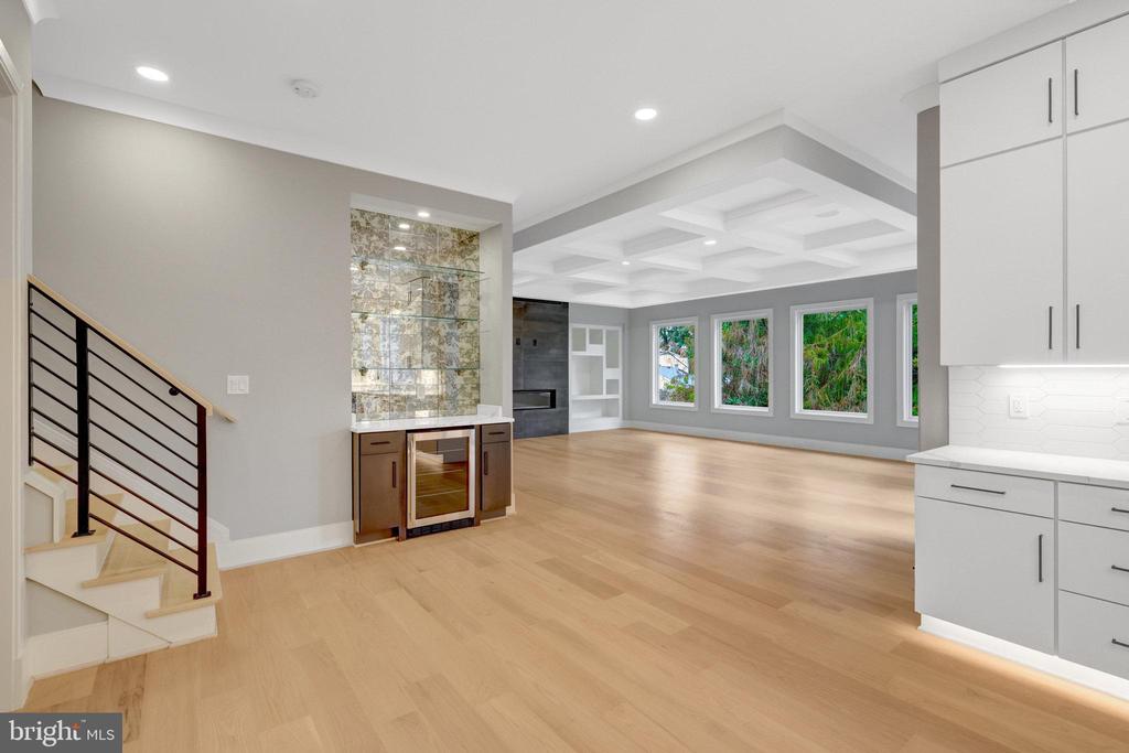 6226 KELLOGG DRIVE