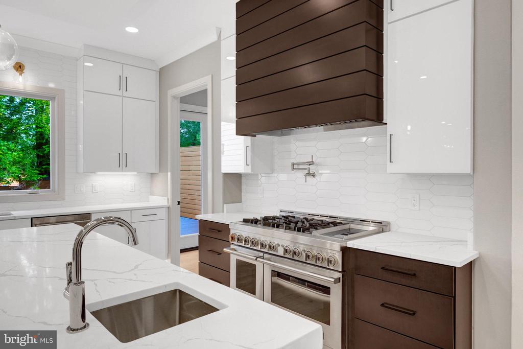 6226 KELLOGG DRIVE