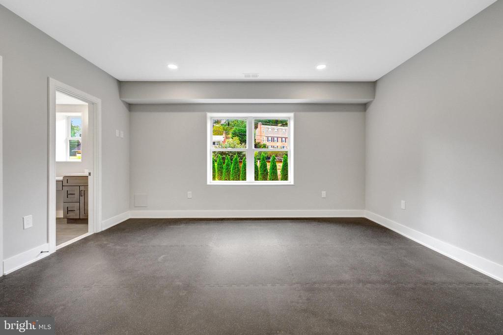6226 KELLOGG DRIVE