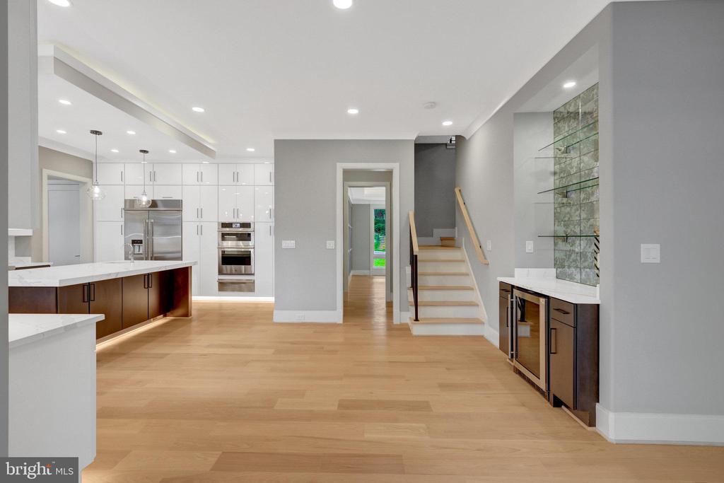 6226 KELLOGG DRIVE
