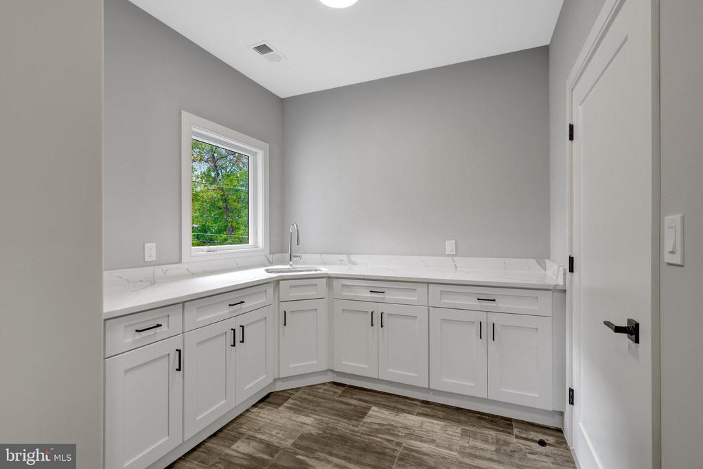 6226 KELLOGG DRIVE