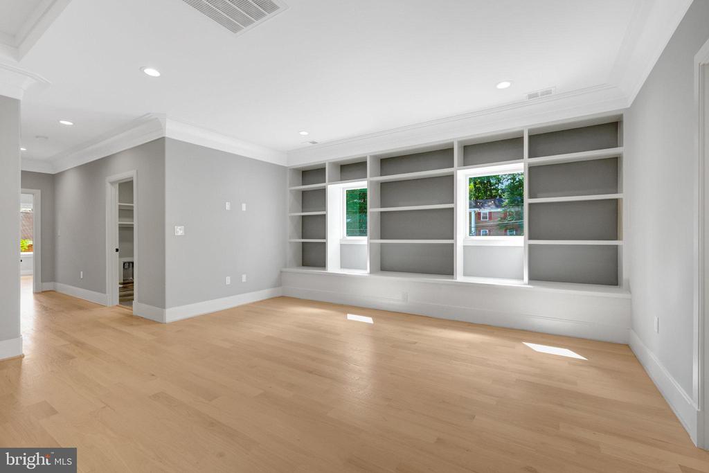 6226 KELLOGG DRIVE