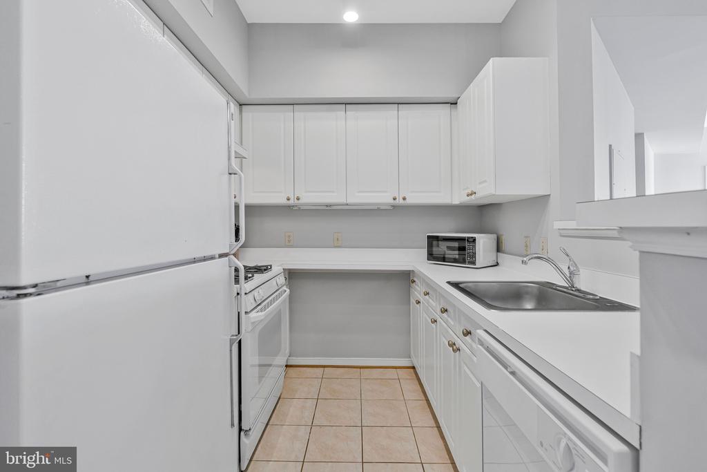 1625 INTERNATIONAL DRIVE Unit: 321