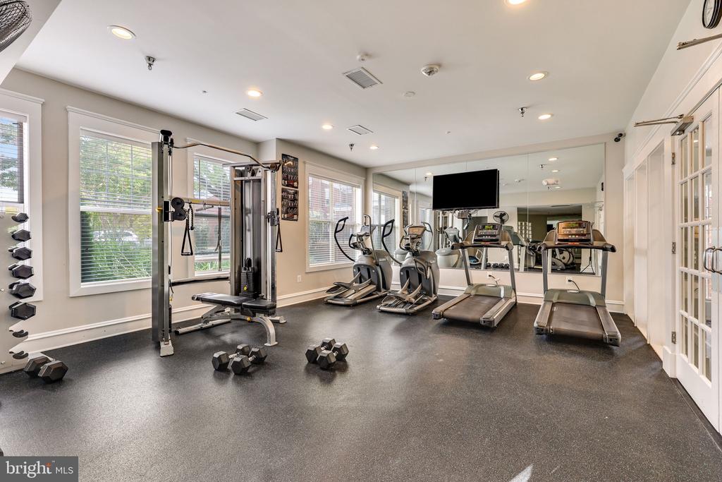 1625 INTERNATIONAL DRIVE Unit: 321