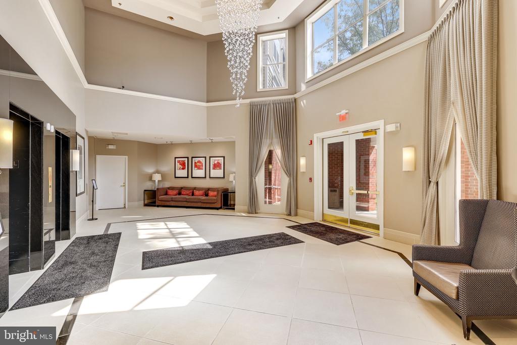 1625 INTERNATIONAL DRIVE Unit: 321