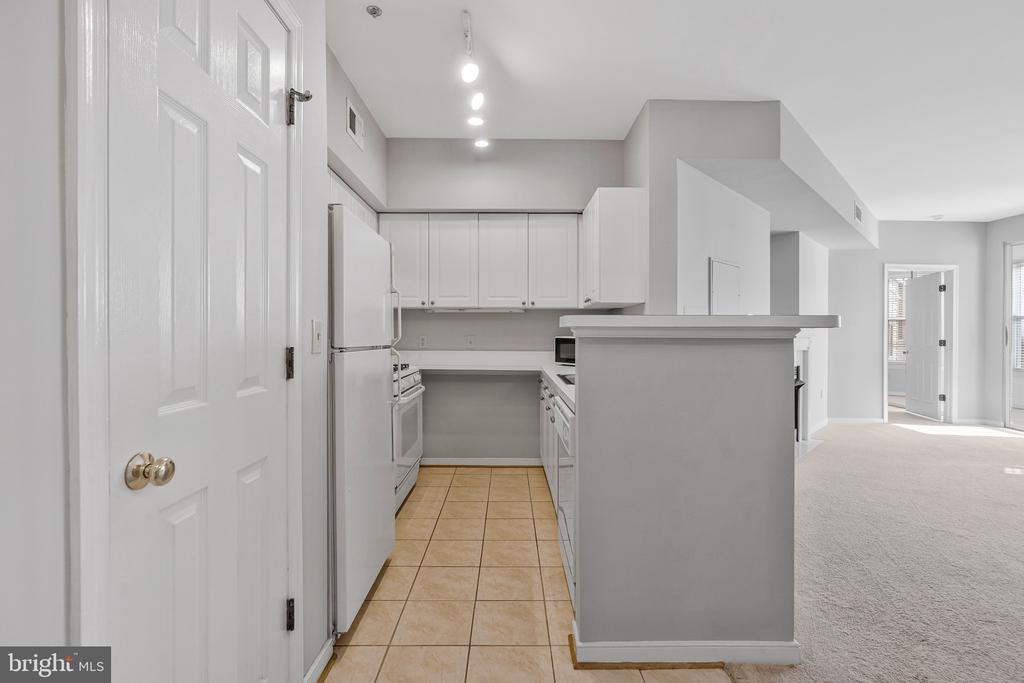 1625 INTERNATIONAL DRIVE Unit: 321