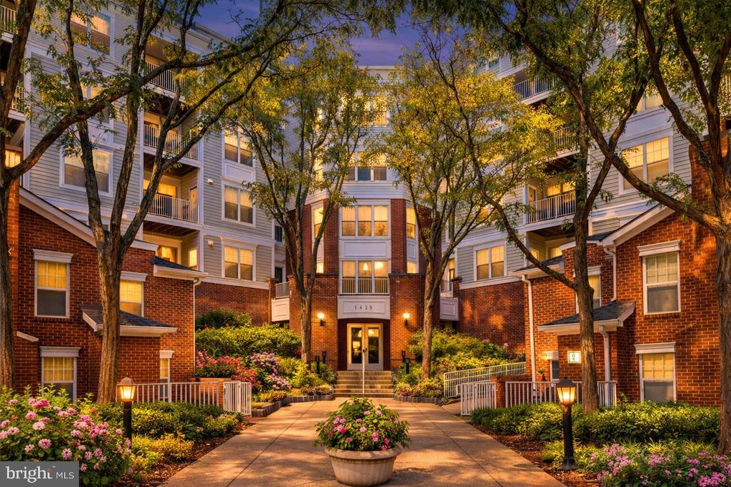 1625 INTERNATIONAL DRIVE Unit: 321