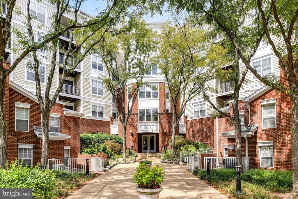 1625 INTERNATIONAL DRIVE Unit: 321