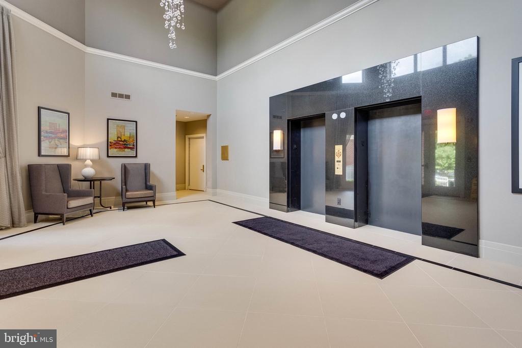 1625 INTERNATIONAL DRIVE Unit: 321