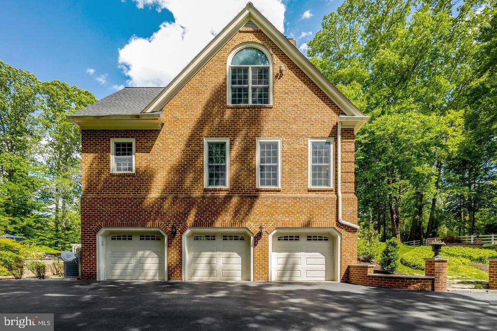 105 INTERPROMONTORY ROAD