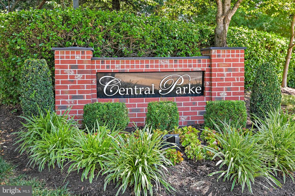20745 Royal Palace Sq #318