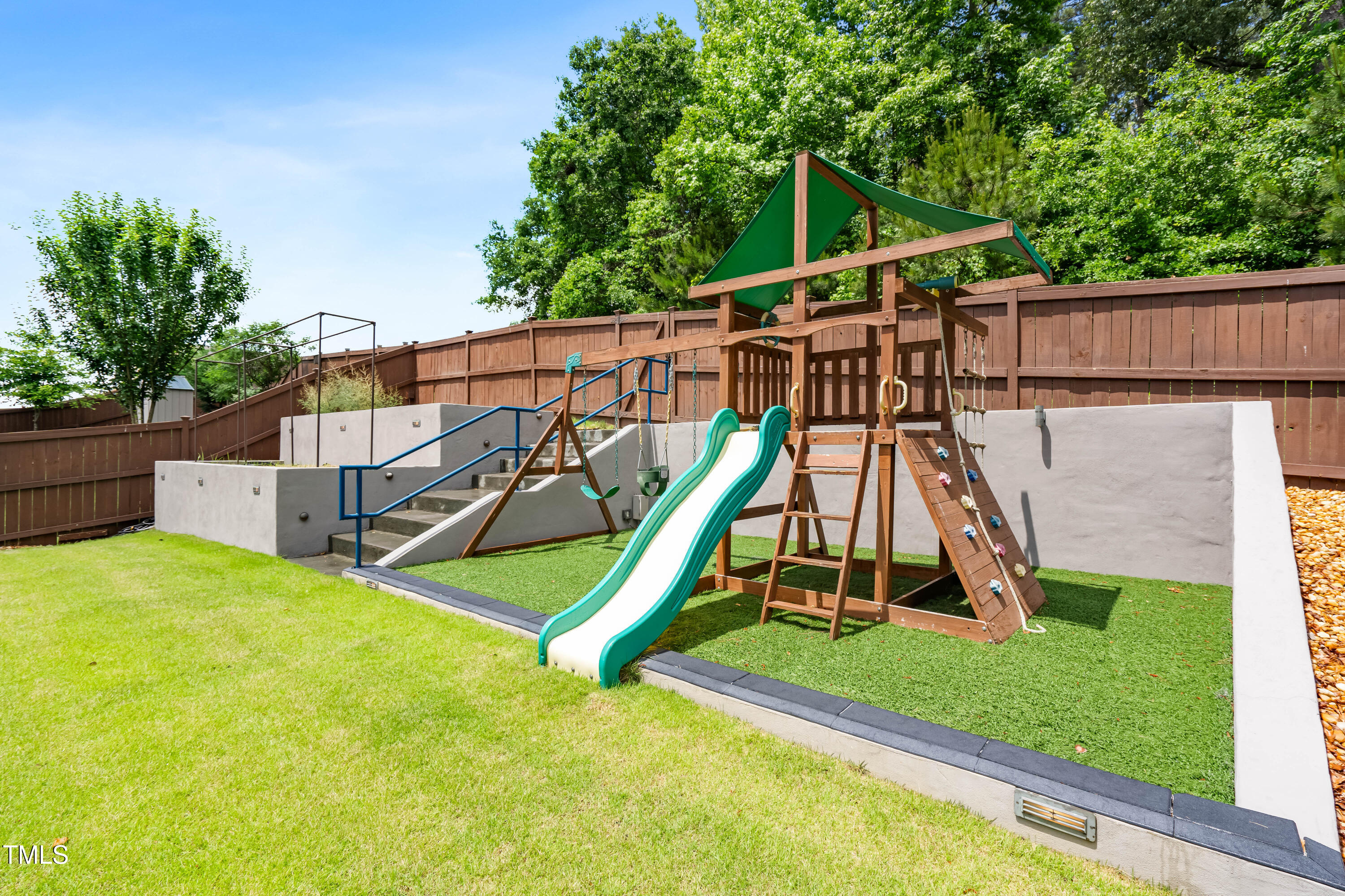 2622 Perthshire Lane