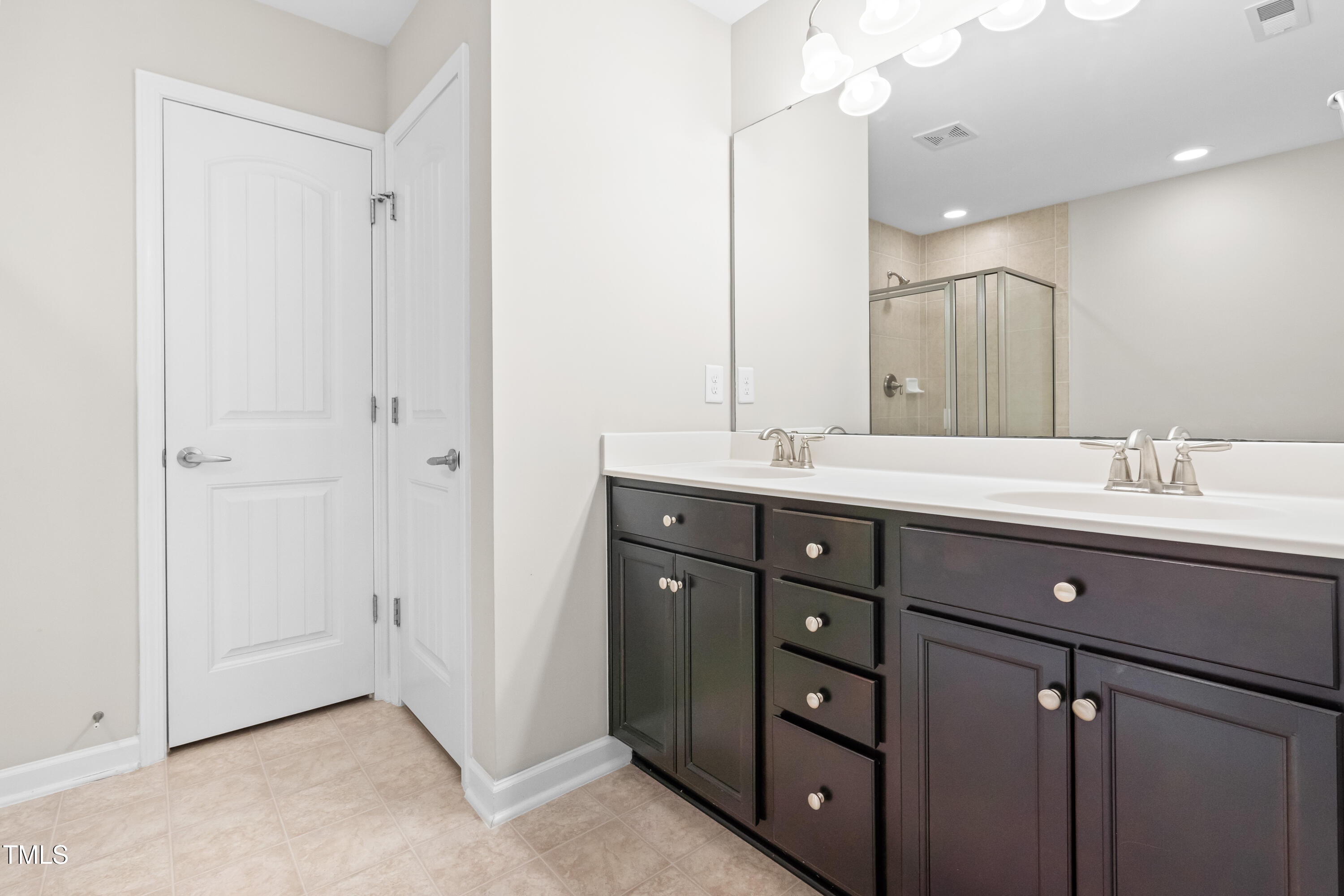 2622 Perthshire Lane