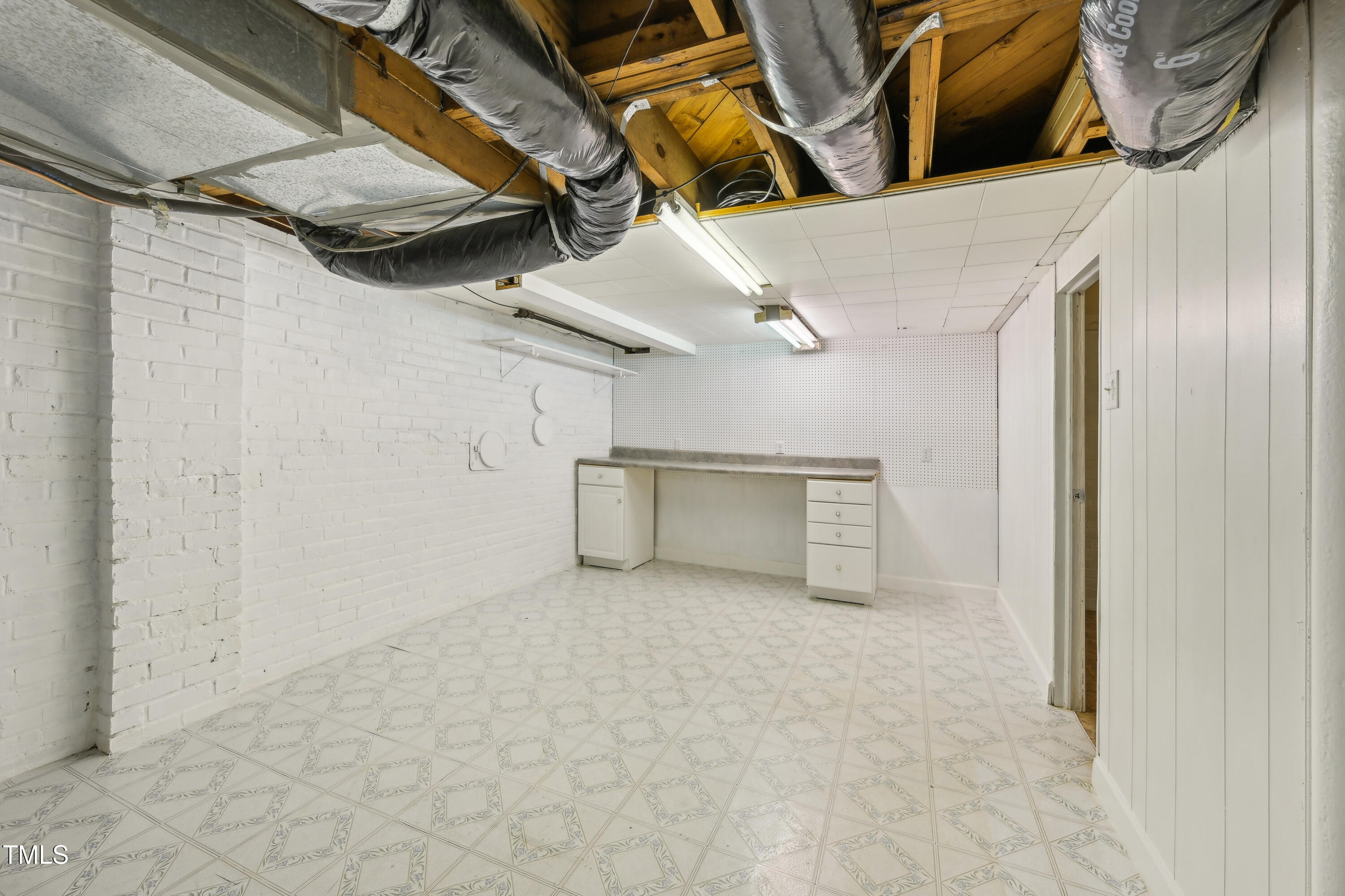 102 W Weatherspoon Street