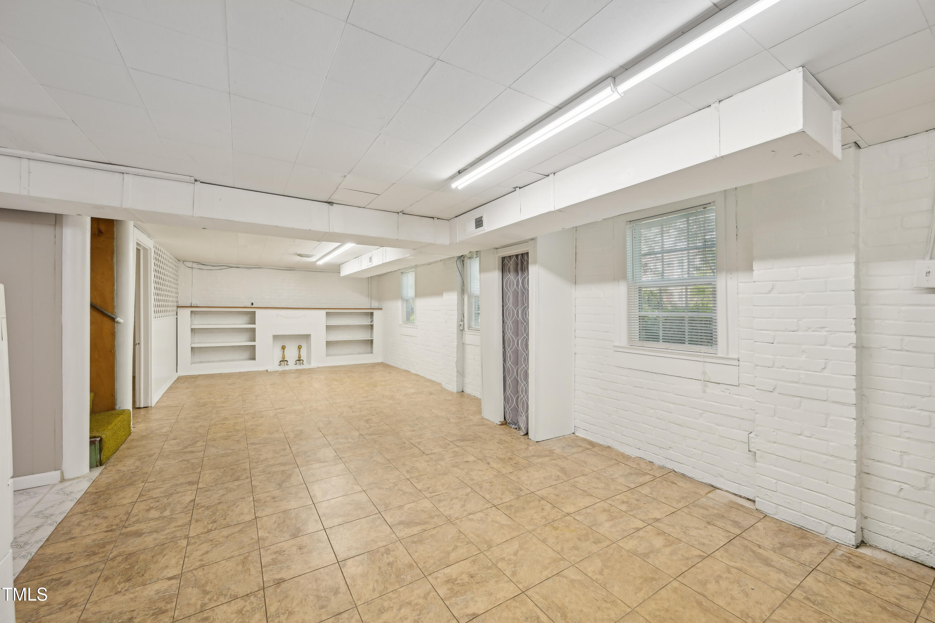 102 W Weatherspoon Street