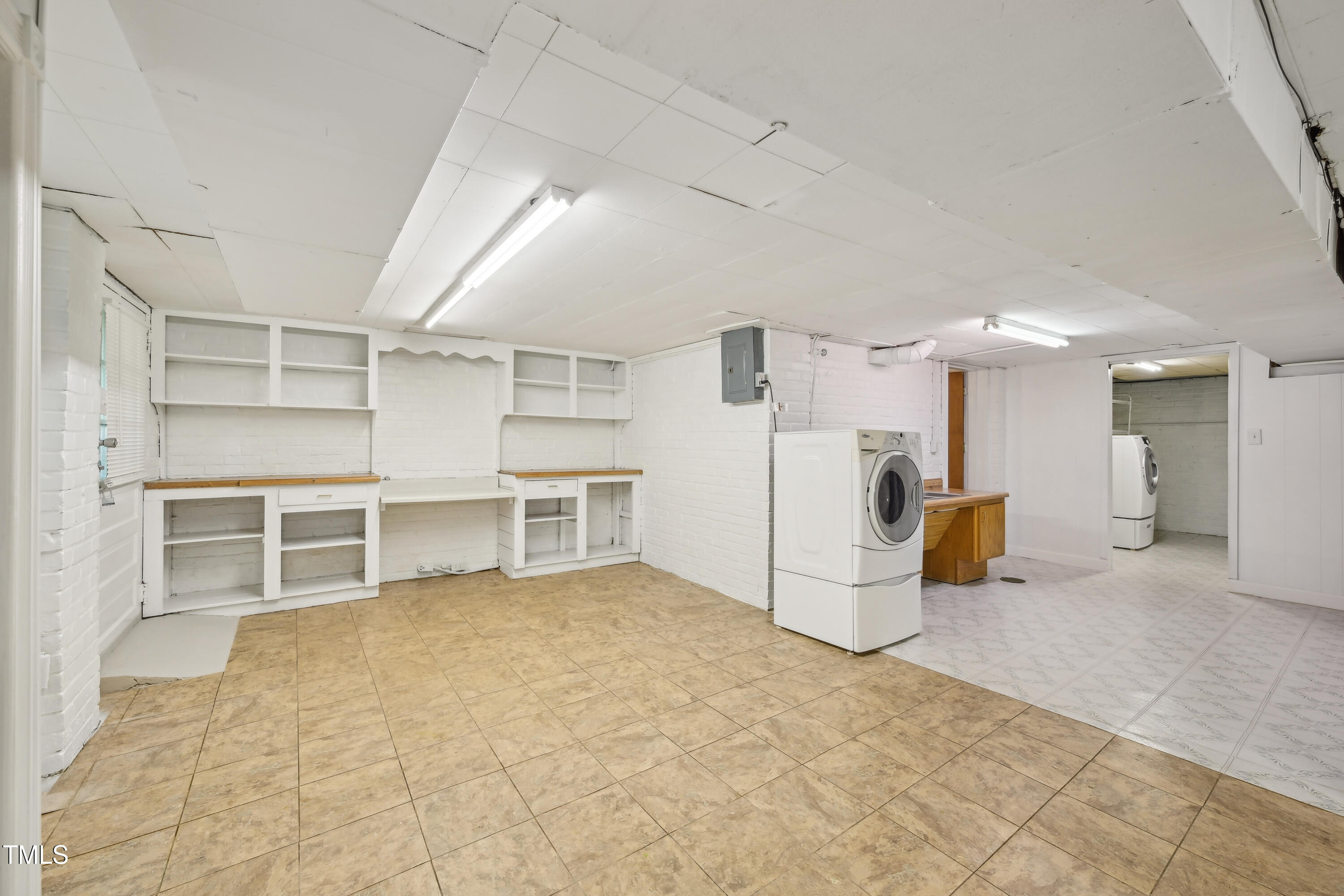102 W Weatherspoon Street