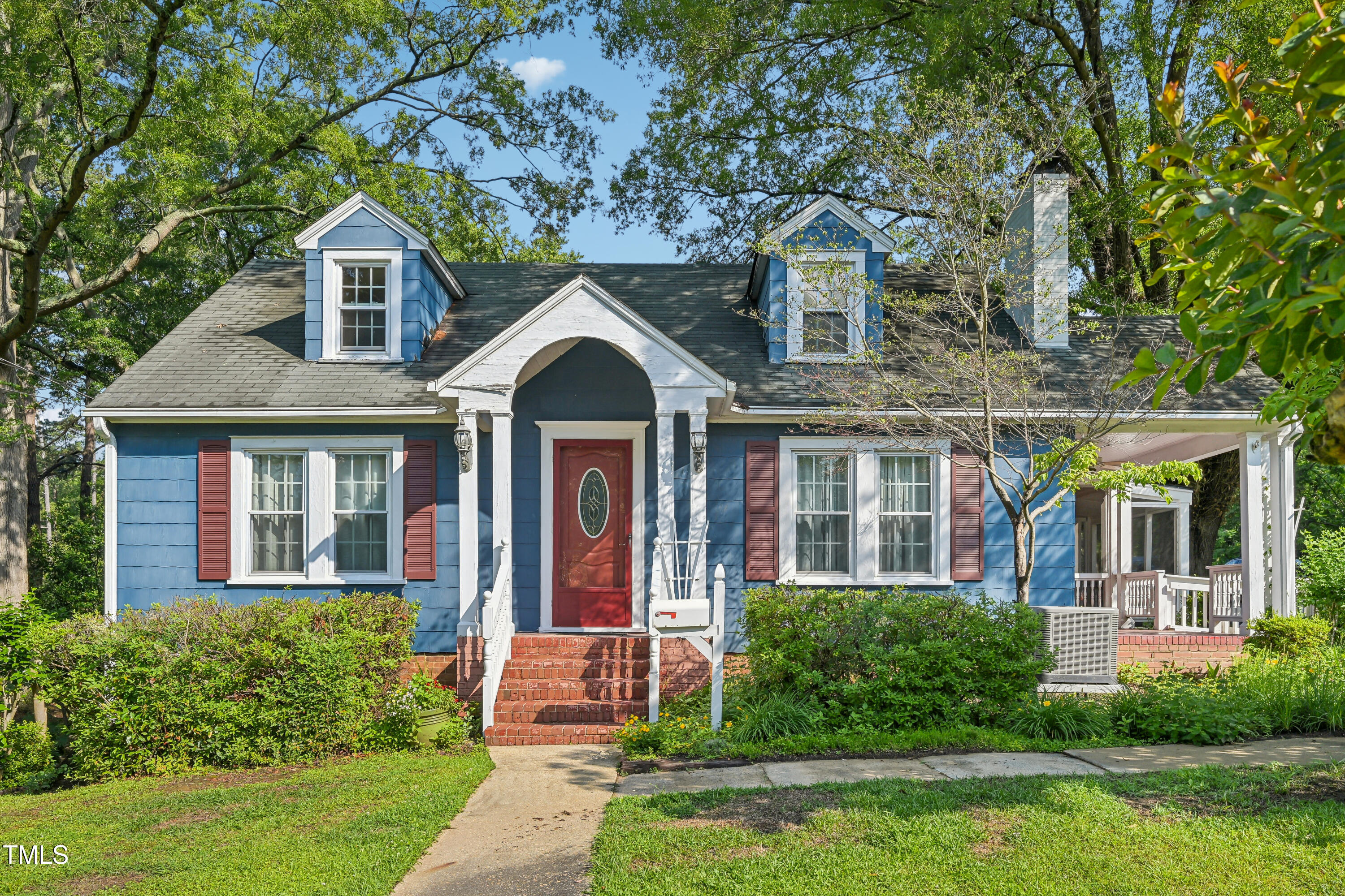 102 W Weatherspoon Street