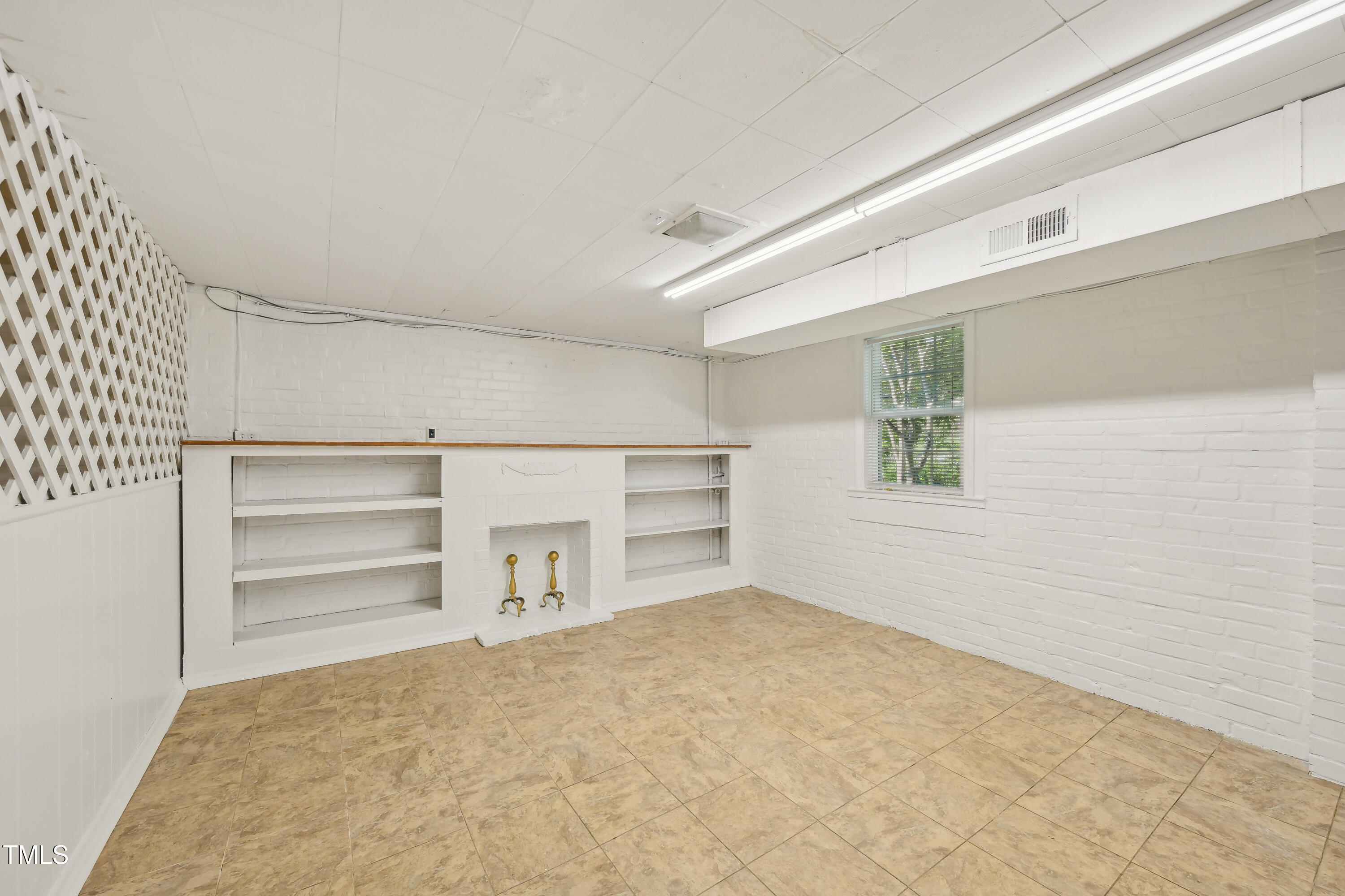 102 W Weatherspoon Street